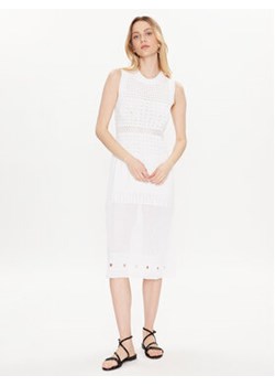 Liviana Conti Sukienka dzianinowa F3SA33 Biały Regular Fit ze sklepu MODIVO w kategorii Sukienki - zdjęcie 168625816