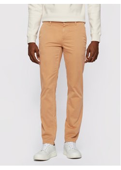 Boss Chinosy Schino 50379152 Brązowy Slim Fit ze sklepu MODIVO w kategorii Spodnie męskie - zdjęcie 168626249