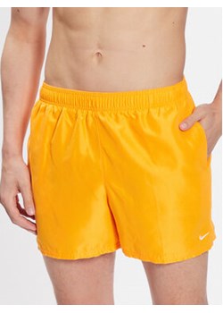 Nike Szorty kąpielowe NESSA560 Pomarańczowy Regular Fit ze sklepu MODIVO w kategorii Kąpielówki - zdjęcie 168630206