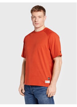 Redefined Rebel T-Shirt Thomas 211126 Czerwony Regular Fit ze sklepu MODIVO w kategorii T-shirty męskie - zdjęcie 168630796