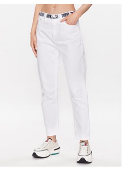 Tommy Jeans Jeansy Izzie DW0DW15529 Biały Slim Fit ze sklepu MODIVO w kategorii Jeansy damskie - zdjęcie 168631025
