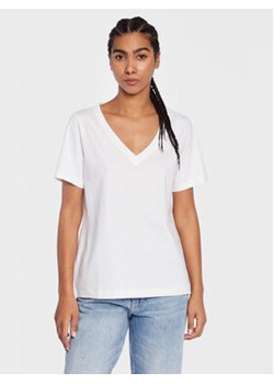Calvin Klein T-Shirt Smooth K20K205338 Biały Regular Fit ze sklepu MODIVO w kategorii Bluzki damskie - zdjęcie 168631988