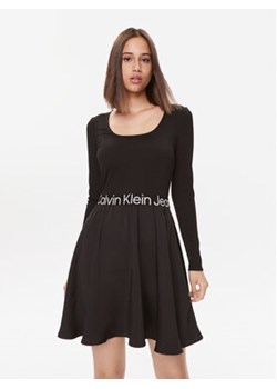 Calvin Klein Jeans Sukienka codzienna J20J222714 Czarny Regular Fit ze sklepu MODIVO w kategorii Sukienki - zdjęcie 168634697
