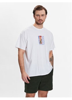 BDG Urban Outfitters T-Shirt BDG WHITE HOKUSAI PALM 76741438 Biały Relaxed Fit ze sklepu MODIVO w kategorii T-shirty męskie - zdjęcie 168634947