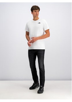 The North Face T-Shirt Redbox NF0A2TX2 Biały Regular Fit ze sklepu MODIVO w kategorii T-shirty męskie - zdjęcie 168636475