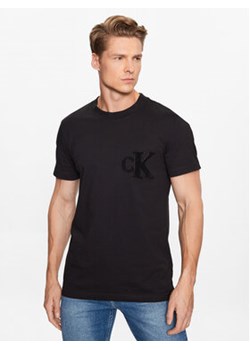Calvin Klein Jeans T-Shirt J30J323492 Czarny Regular Fit ze sklepu MODIVO w kategorii T-shirty męskie - zdjęcie 168637426