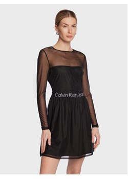 Calvin Klein Jeans Sukienka codzienna J20J220350 Czarny Slim Fit ze sklepu MODIVO w kategorii Sukienki - zdjęcie 168638305