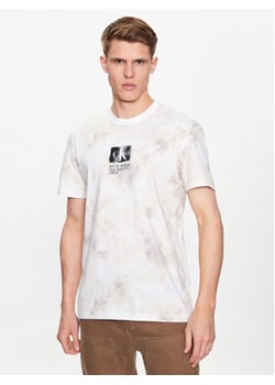 Calvin Klein Jeans T-Shirt Monogram J30J323301 Beżowy Regular Fit ze sklepu MODIVO w kategorii T-shirty męskie - zdjęcie 168638517