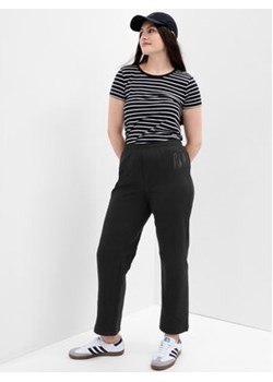Gap Spodnie dresowe 796096-01 Czarny Regular Fit ze sklepu MODIVO w kategorii Spodnie damskie - zdjęcie 168638558