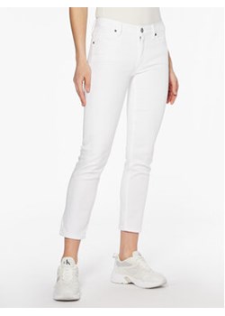 Calvin Klein Jeansy K20K205159 Biały Slim Fit ze sklepu MODIVO w kategorii Jeansy damskie - zdjęcie 168640518