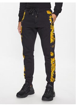 Versace Jeans Couture Spodnie dresowe 75GAA3C0 Czarny Regular Fit ze sklepu MODIVO w kategorii Spodnie męskie - zdjęcie 168640949