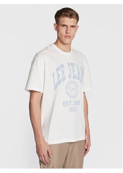 Lee T-Shirt Varsity L69CFENQ 112322787 Écru Loose Fit ze sklepu MODIVO w kategorii T-shirty męskie - zdjęcie 168641285