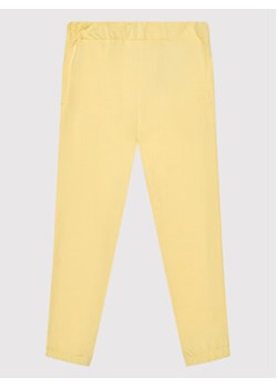 NAME IT Spodnie dresowe 13196271 Żółty Regular Fit ze sklepu MODIVO w kategorii Spodnie dziewczęce - zdjęcie 168641769
