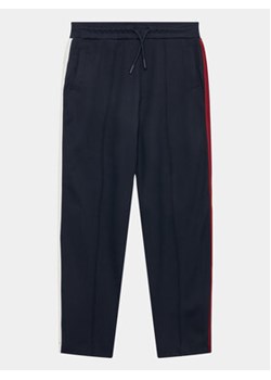 Tommy Hilfiger Spodnie dresowe KG0KG07407 Granatowy Regular Fit ze sklepu MODIVO w kategorii Spodnie chłopięce - zdjęcie 168641948