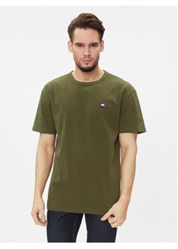 Tommy Jeans T-Shirt Classic Xs Badge DM0DM17870 Zielony Classic Fit ze sklepu MODIVO w kategorii T-shirty męskie - zdjęcie 168641968