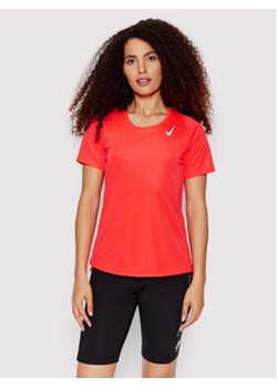 Nike Koszulka techniczna Race DD5927 Czerwony Slim Fit ze sklepu MODIVO w kategorii Bluzki damskie - zdjęcie 168642719