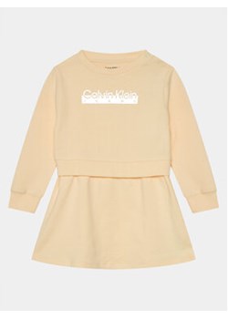 Calvin Klein Jeans Sukienka dzianinowa Hero Logo IN0IN00153 Żółty Regular Fit ze sklepu MODIVO w kategorii Sukienki dziewczęce - zdjęcie 168642958