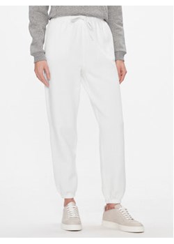Polo Ralph Lauren Spodnie dresowe Prl Flc Pnt 211943009001 Biały Regular Fit ze sklepu MODIVO w kategorii Spodnie damskie - zdjęcie 168643635