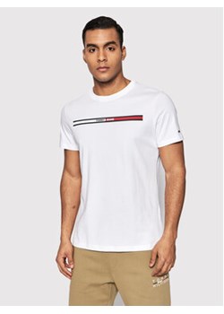 Tommy Jeans T-Shirt Essential Flag DM0DM13509 Biały Regular Fit ze sklepu MODIVO w kategorii T-shirty męskie - zdjęcie 168644239