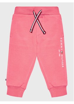 Tommy Hilfiger Spodnie dresowe Baby Essential KN0KN01281 Różowy Regular Fit ze sklepu MODIVO w kategorii Spodnie i półśpiochy - zdjęcie 168644617