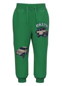 NAME IT Spodnie dresowe 13219397 Zielony Regular Fit ze sklepu MODIVO w kategorii Spodnie chłopięce - zdjęcie 168645299
