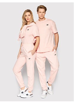 New Balance T-Shirt Unisex UT21503 Różowy Relaxed Fit ze sklepu MODIVO w kategorii Bluzki damskie - zdjęcie 168649388