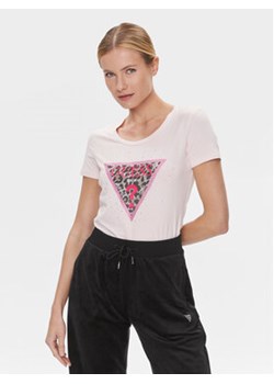 Guess T-Shirt W4RI44 J1314 Różowy Slim Fit ze sklepu MODIVO w kategorii Bluzki damskie - zdjęcie 168650416