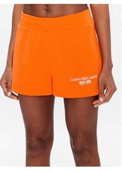 Calvin Klein Jeans Szorty sportowe J20J221054 Pomarańczowy Regular Fit ze sklepu MODIVO w kategorii Szorty - zdjęcie 168650866
