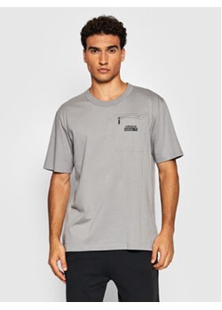 adidas T-Shirt R.Y.V. H11470 Szary Loose Fit ze sklepu MODIVO w kategorii T-shirty męskie - zdjęcie 168652016