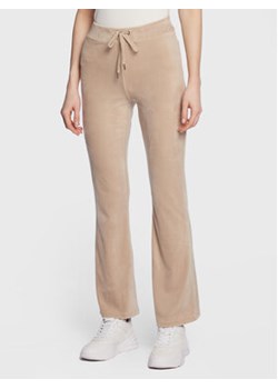 Gina Tricot Spodnie dresowe Melinda 18218 Beżowy Regular Fit ze sklepu MODIVO w kategorii Spodnie damskie - zdjęcie 168654079
