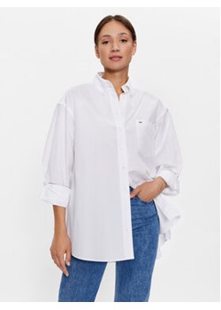 Tommy Jeans Koszula DW0DW15909 Biały Oversize ze sklepu MODIVO w kategorii Koszule damskie - zdjęcie 168655335
