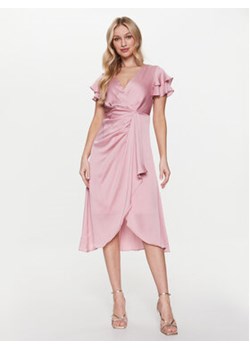 DKNY Sukienka koktajlowa DD2KM406 Różowy Regular Fit ze sklepu MODIVO w kategorii Sukienki - zdjęcie 168658476
