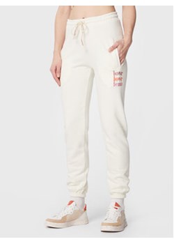 Femi Stories Spodnie dresowe Haruka Biały Regular Fit ze sklepu MODIVO w kategorii Spodnie damskie - zdjęcie 168658617
