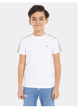 Tommy Hilfiger T-Shirt Tape KB0KB08782 M Biały Regular Fit ze sklepu MODIVO w kategorii T-shirty chłopięce - zdjęcie 168658619