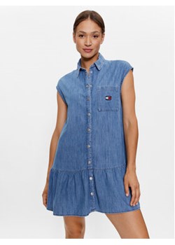 Tommy Jeans Sukienka jeansowa DW0DW15898 Niebieski Regular Fit ze sklepu MODIVO w kategorii Sukienki - zdjęcie 168661797