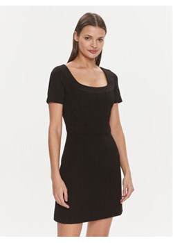 Guess Sukienka codzienna W4RK15 KBJP2 Czarny Regular Fit ze sklepu MODIVO w kategorii Sukienki - zdjęcie 168662807
