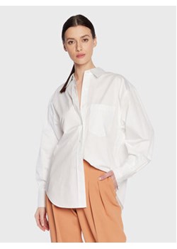 Calvin Klein Koszula K20K205413 Biały Relaxed Fit ze sklepu MODIVO w kategorii Koszule damskie - zdjęcie 168662907