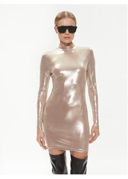 Calvin Klein Jeans Sukienka codzienna J20J222512 Złoty Slim Fit ze sklepu MODIVO w kategorii Sukienki - zdjęcie 168663867