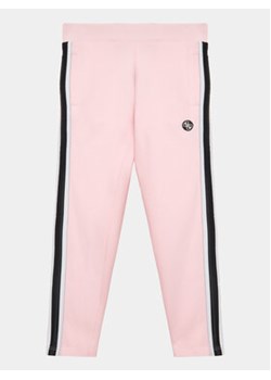 Guess Spodnie dresowe J3YQ13 KA6R3 Różowy Relaxed Fit ze sklepu MODIVO w kategorii Spodnie dziewczęce - zdjęcie 168664075