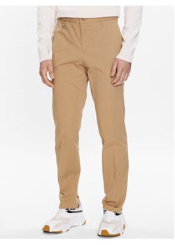 Boss Spodnie materiałowe Genius 50488493 Beżowy Slim Fit ze sklepu MODIVO w kategorii Spodnie męskie - zdjęcie 168665697