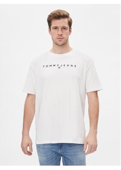Tommy Jeans T-Shirt Tjm Reg Linear Logo Tee Ext DM0DM17993 Biały Regular Fit ze sklepu MODIVO w kategorii T-shirty męskie - zdjęcie 168666926