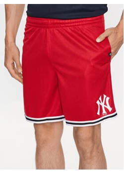 47 Brand Szorty sportowe New York Yankees Back Court 47 Grafton Shorts Czerwony Regular Fit ze sklepu MODIVO w kategorii Spodenki męskie - zdjęcie 168667399