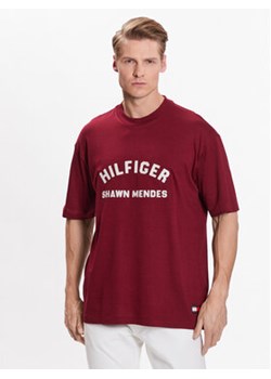 Tommy Hilfiger T-Shirt Archive MW0MW31189 Bordowy Relaxed Fit ze sklepu MODIVO w kategorii T-shirty męskie - zdjęcie 168668276