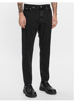 Calvin Klein Jeans Jeansy J30J324713 Czarny Tapered Fit ze sklepu MODIVO w kategorii Jeansy męskie - zdjęcie 168668389