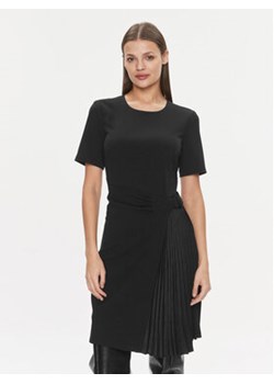 DKNY Sukienka codzienna DD3K1461 Czarny Regular Fit ze sklepu MODIVO w kategorii Sukienki - zdjęcie 168672465