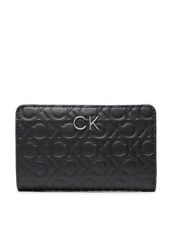 Calvin Klein Duży Portfel Damski Re Lock Bifold Wallet Emb Mono K60K610240 Czarny ze sklepu MODIVO w kategorii Portfele damskie - zdjęcie 168673198