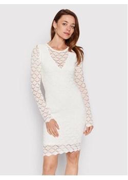 Guess Sukienka dzianinowa W2YK06 Z30D0 Biały Slim Fit ze sklepu MODIVO w kategorii Sukienki - zdjęcie 168674309