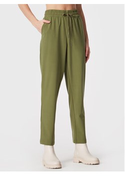 Moss Copenhagen Spodnie materiałowe Kesia 16940 Zielony Relaxed Fit ze sklepu MODIVO w kategorii Spodnie damskie - zdjęcie 168675599