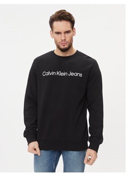 Calvin Klein Jeans Bluza J30J322549 Czarny Regular Fit ze sklepu MODIVO w kategorii Bluzy męskie - zdjęcie 168676398