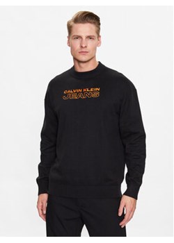 Calvin Klein Jeans Sweter J30J323841 Czarny Regular Fit ze sklepu MODIVO w kategorii Swetry męskie - zdjęcie 168676887
